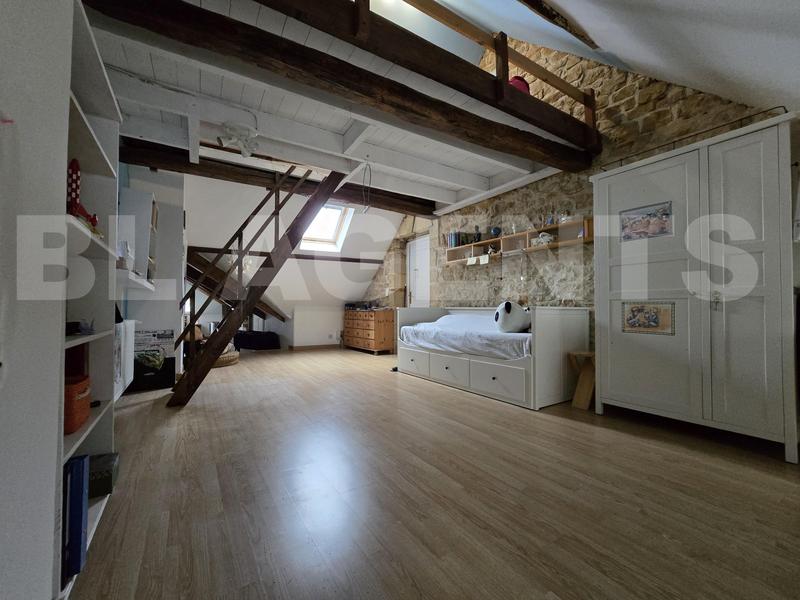 Maison - 260 m² - 10 pièces