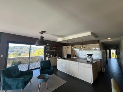 Maison - 194 m² - 5 pièces