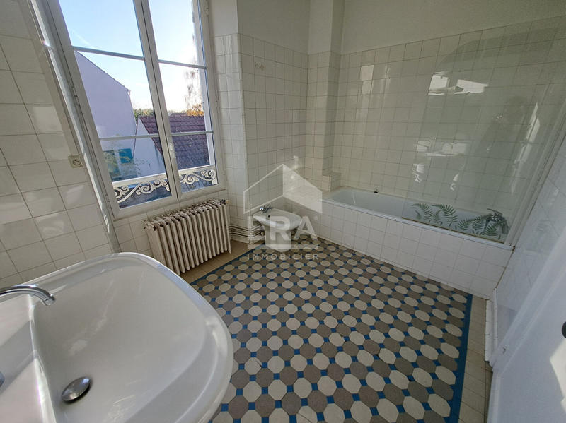 Bureau - 146 m² - 6 pièces