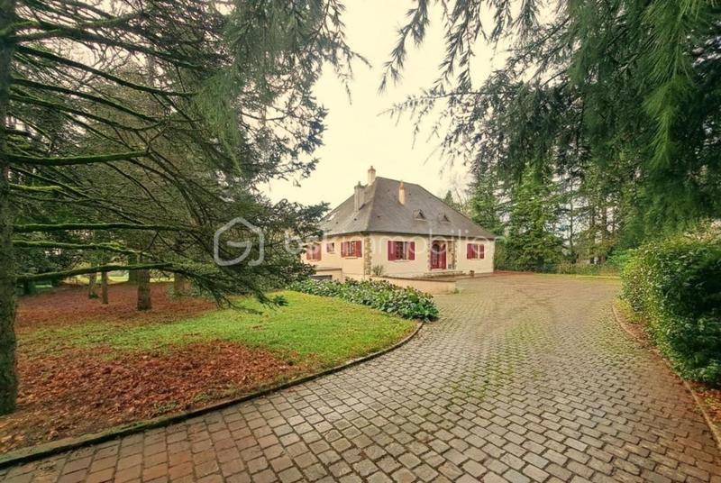 Pavillon - 209 m² - 8 pièces