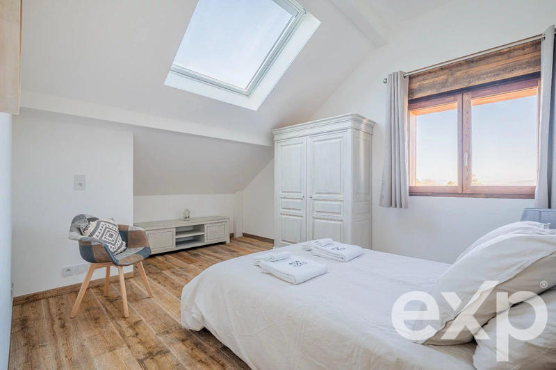 Maison - 393 m² - 12 pièces