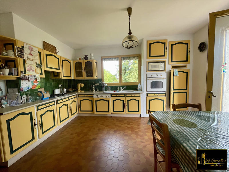 Maison - 236 m² - 9 pièces