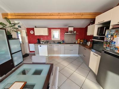 Maison - 185 m² - 8 pièces