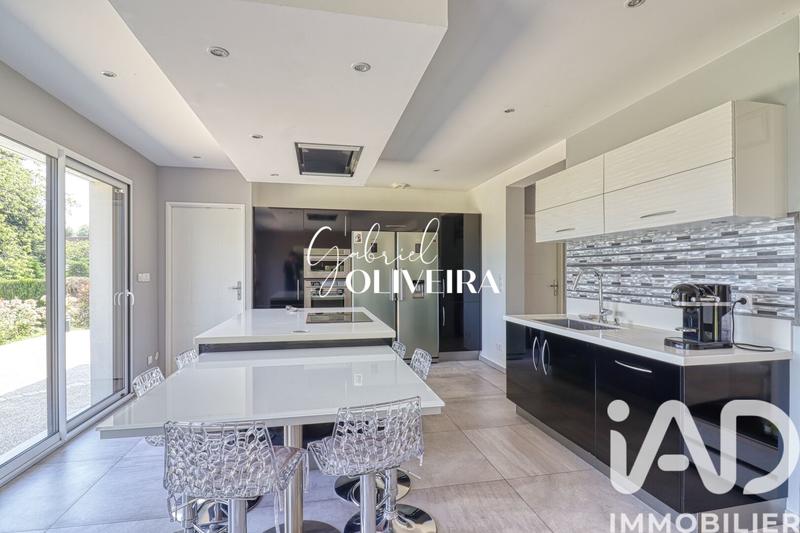 Maison - 210 m² - 7 pièces