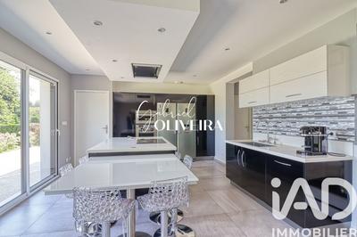 Maison - 210 m² - 7 pièces