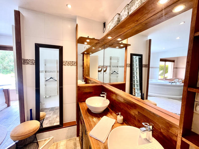 Maison - 200 m² - 7 pièces