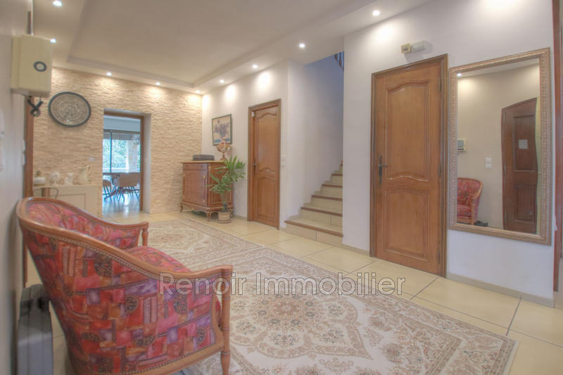 Propriété - 650 m²