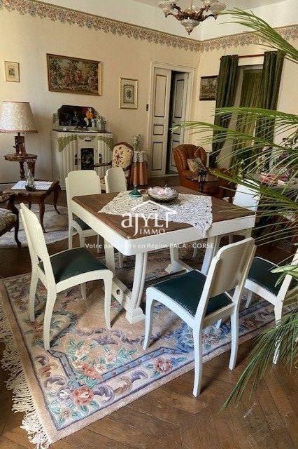 Appartement - 180 m² - 5 pièces