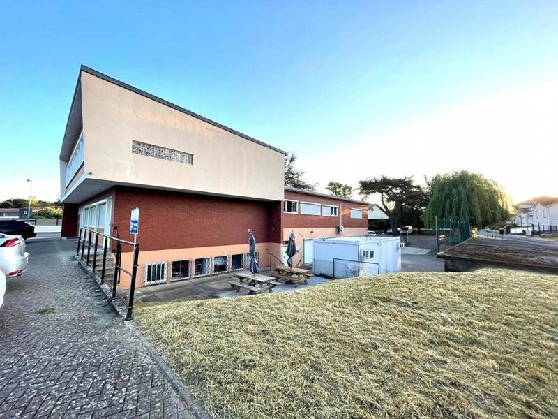 Local d'activité / Entrepôt - 950 m² - 30 pièces