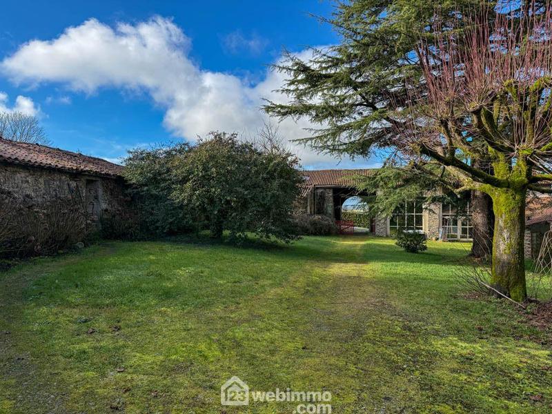 Maison - 692 m² - 21 pièces