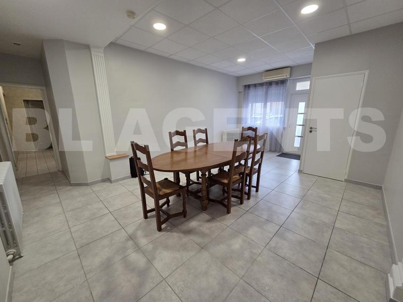 Maison - 202 m² - 8 pièces