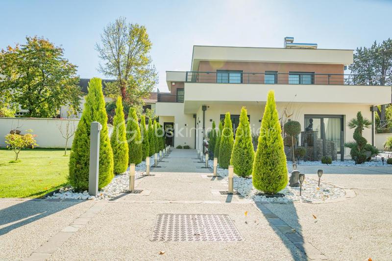 Maison d'architecte - 225 m² - 7 pièces