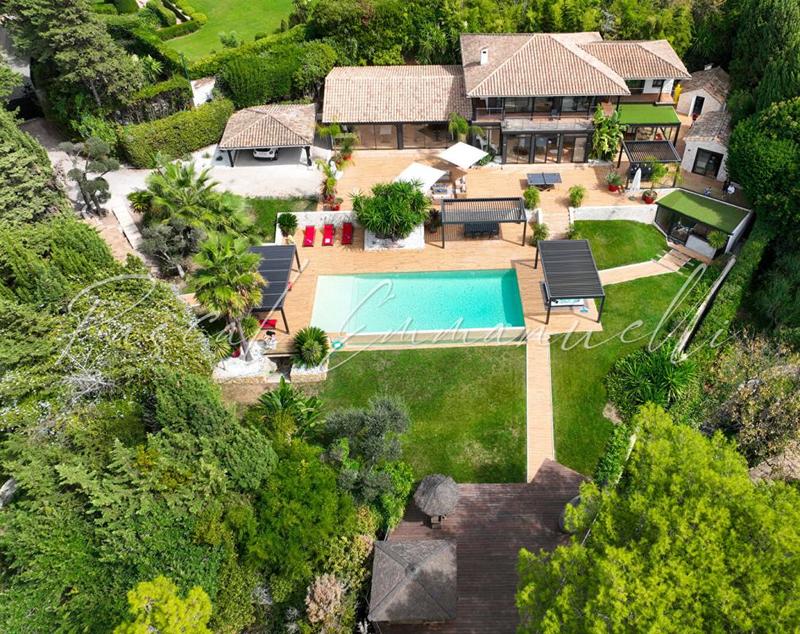 Villa - 410 m² - 8 pièces