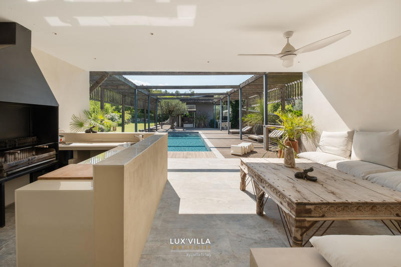 Villa - 295 m² - 10 pièces