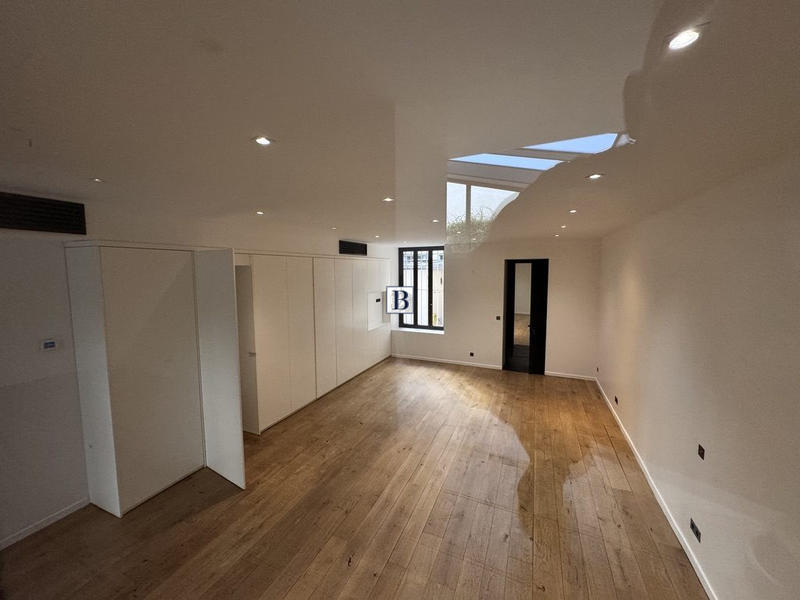 Loft - 205 m² - 3 pièces