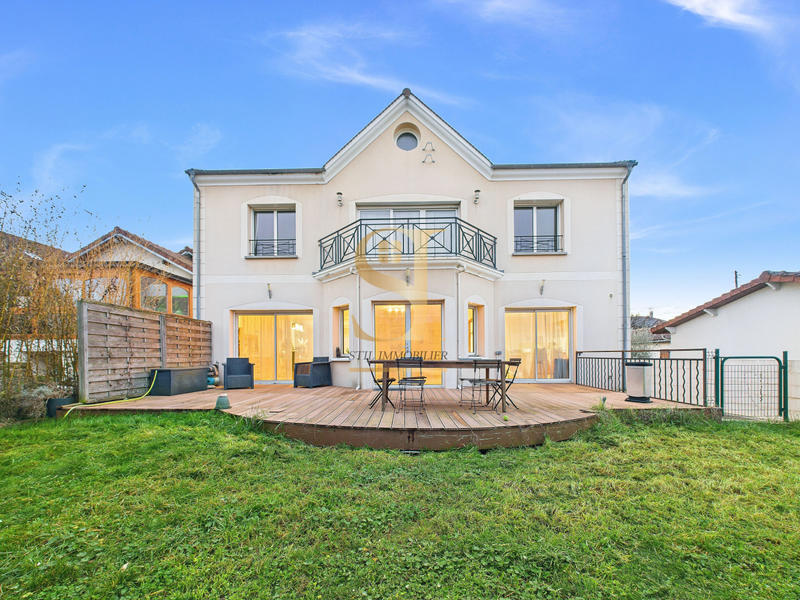 Maison - 211 m² - 9 pièces