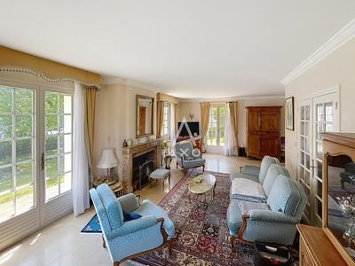 Maison - 166 m² - 6 pièces