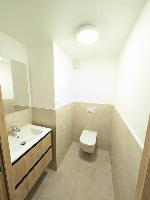 Maison - 241 m² - 7 pièces