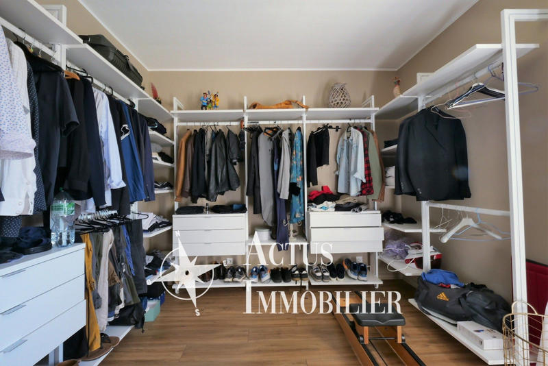 Maison - 227 m² - 10 pièces