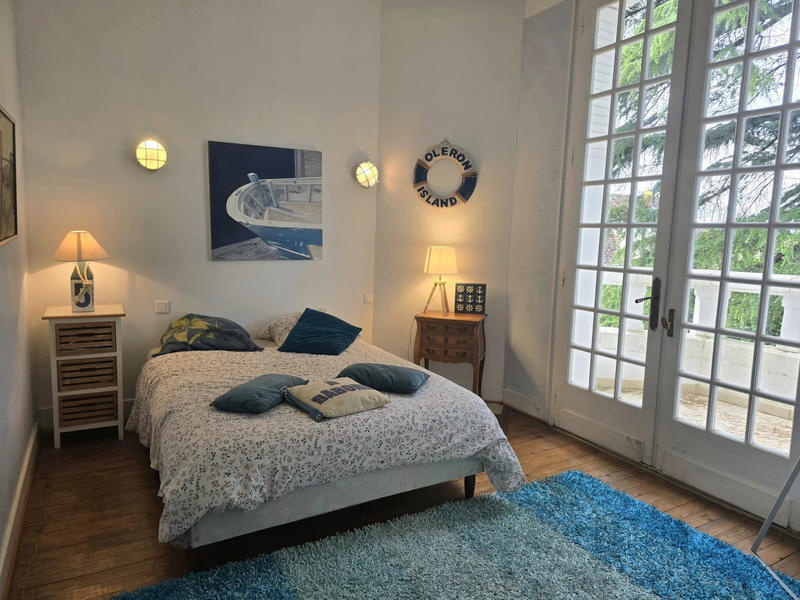 Maison - 290 m² - 9 pièces