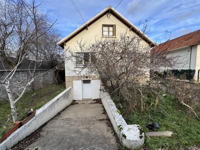 Maison - 94 m² - 5 pièces