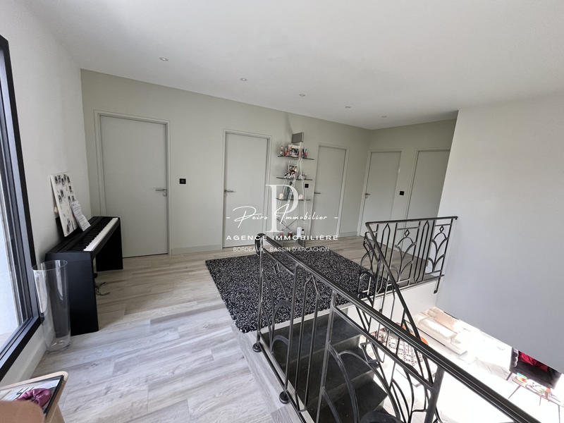 Maison contemporaine - 250 m² - 6 pièces