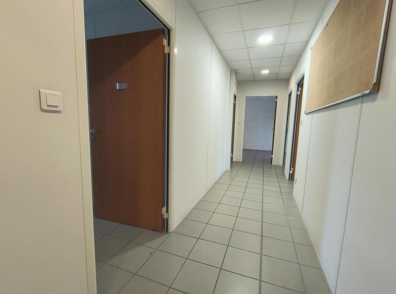Bureau - 106 m² - 5 pièces
