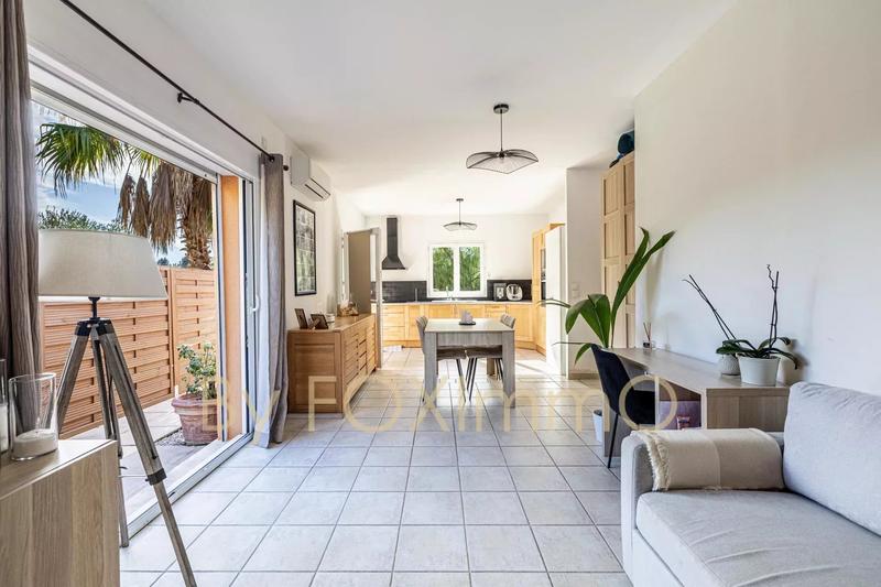 Maison - 330 m² - 9 pièces