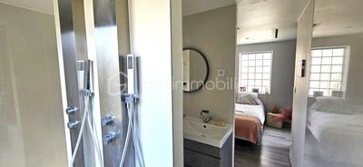 Maison - 270 m² - 11 pièces