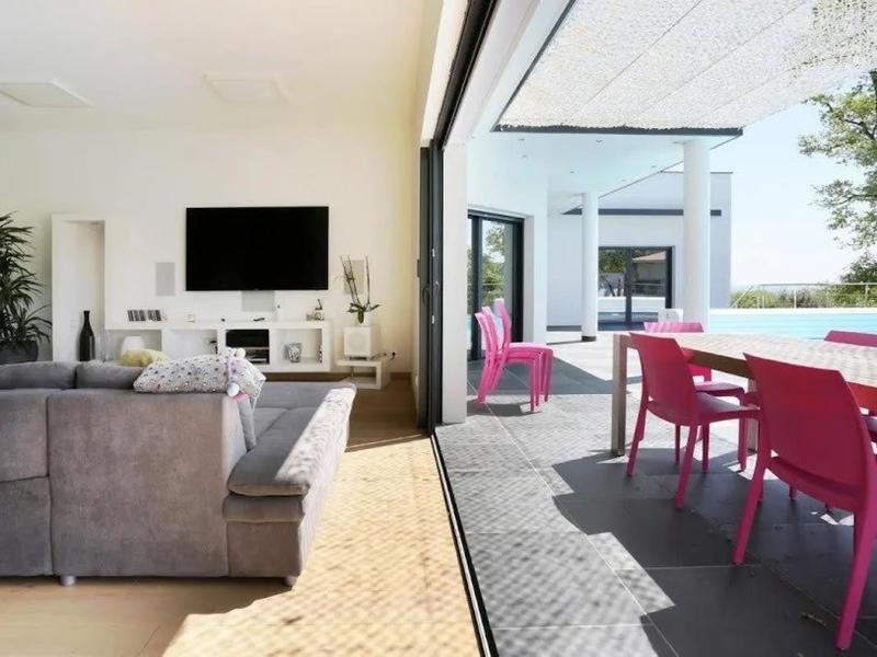 Maison - 250 m² - 6 pièces