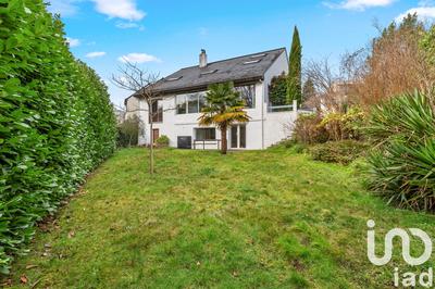 Maison - 208 m² - 6 pièces