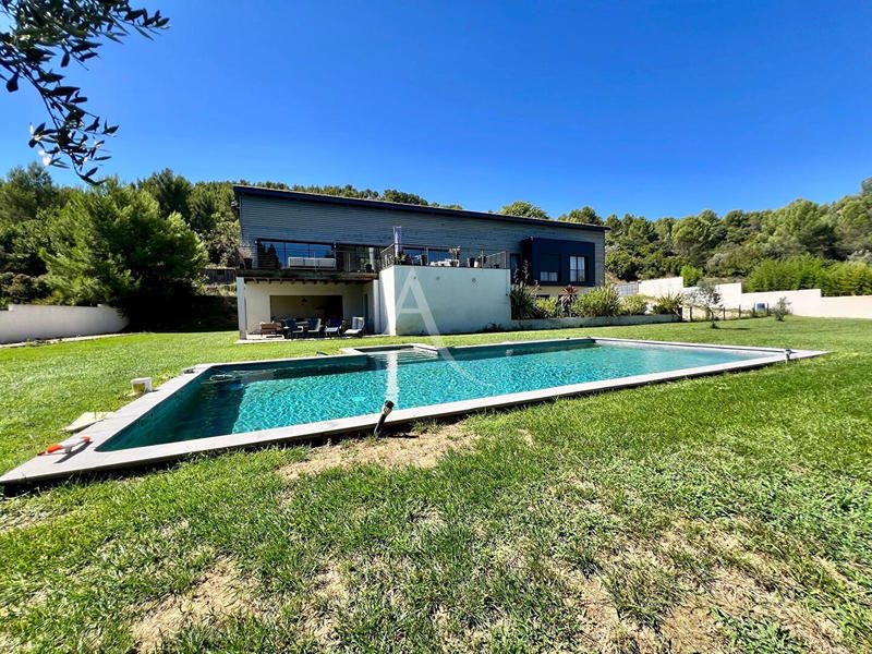 Maison - 277 m² - 6 pièces