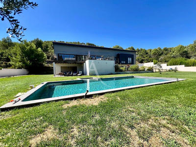 Maison - 277 m² - 6 pièces