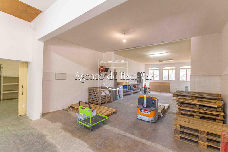 Château - 5 000 m² - 15 pièces