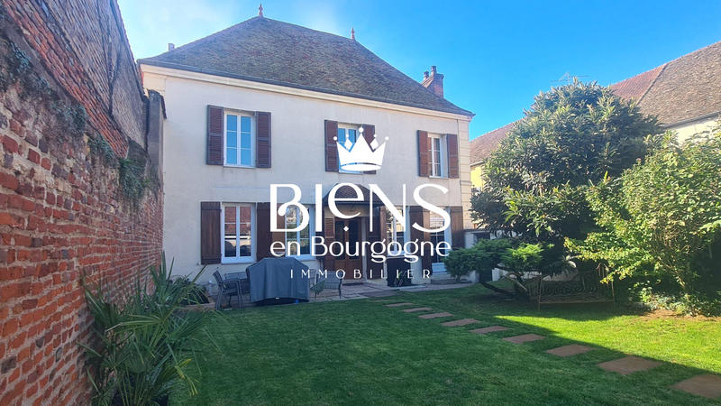 Maison - 259 m² - 8 pièces