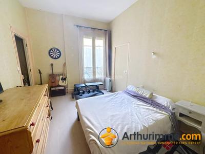 Magasins - 60 m² - 5 pièces