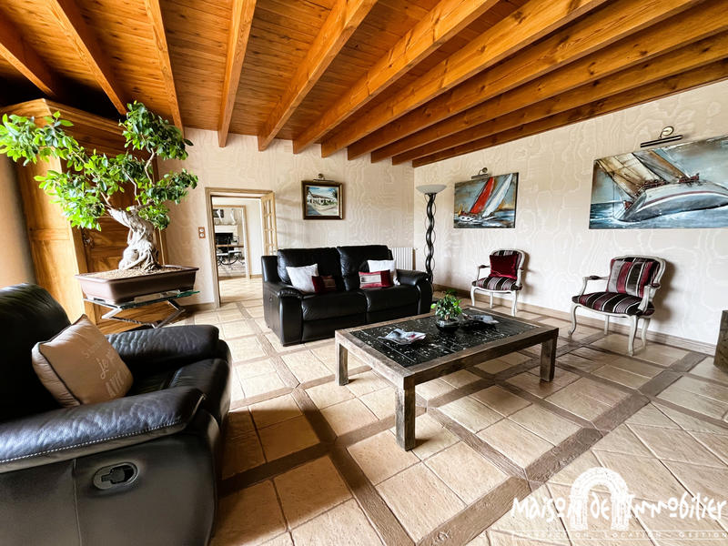 Maison - 380 m² - 9 pièces