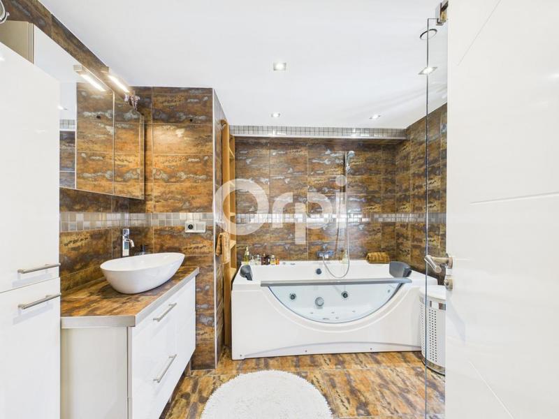 Maison - 260 m² - 6 pièces