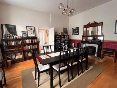 Maison - 239 m² - 7 pièces