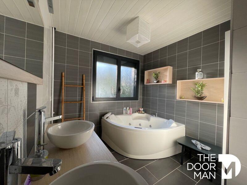 Maison - 204 m² - 5 pièces