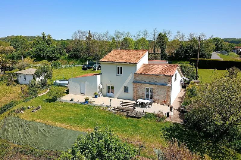 Maison - 157 m² - 10 pièces