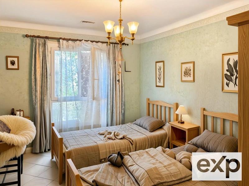 Maison - 92 m² - 5 pièces