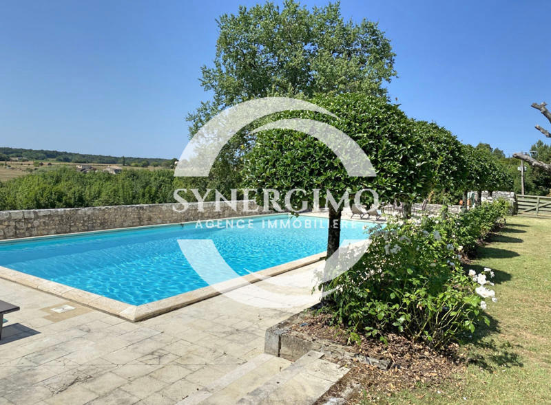 Propriété - 550 m² - 16 pièces