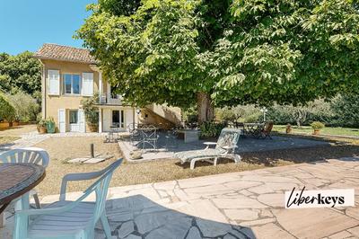 Maison de maîtres - 600 m² - 6 pièces