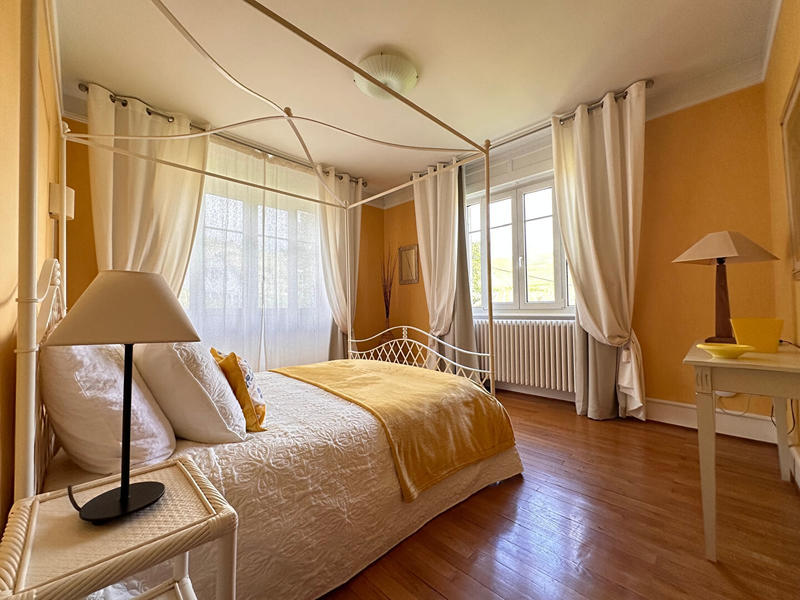 Maison - 380 m² - 11 pièces