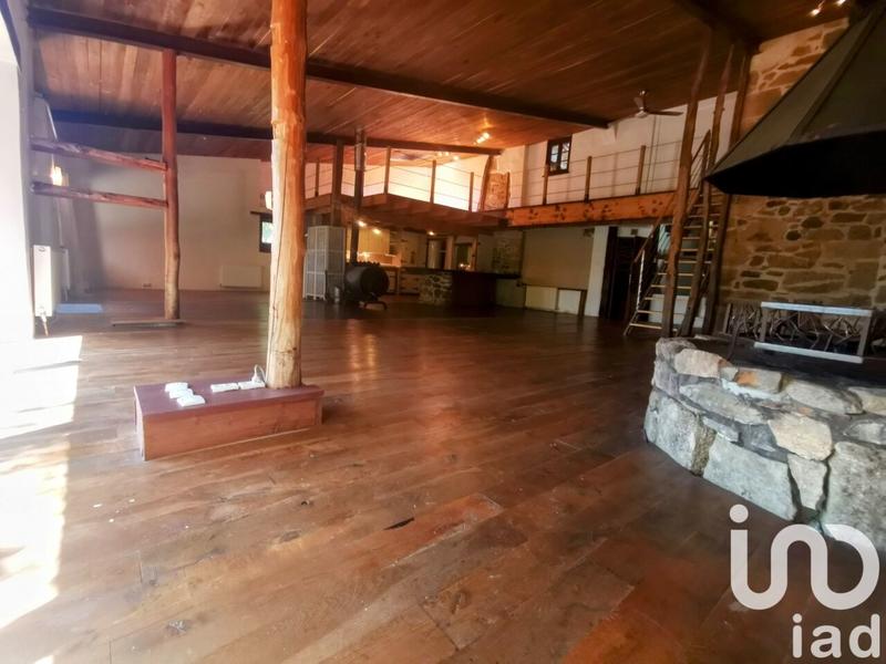 Maison - 210 m² - 3 pièces