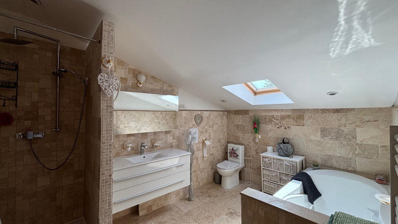 Maison - 267 m² - 10 pièces