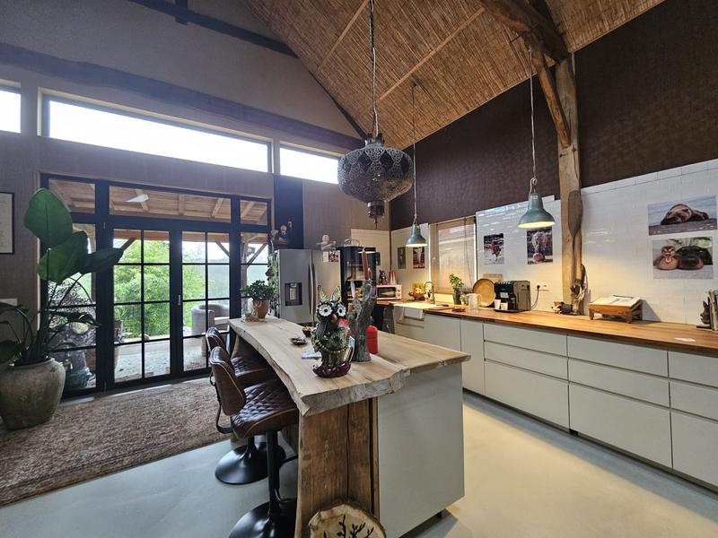 Maison traditionnelle - 275 m² - 8 pièces