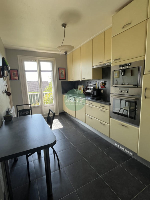 Maison traditionnelle - 95 m² - 4 pièces