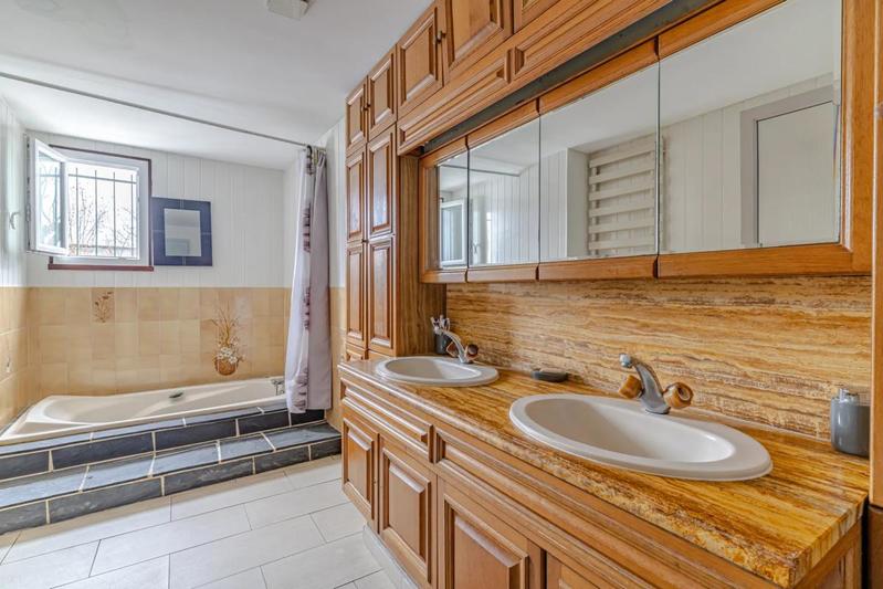 Maison - 200 m² - 5 pièces